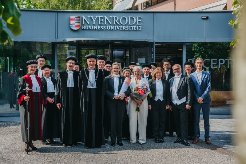 Henriette Bout promoveert aan de business universiteit Nijenrode